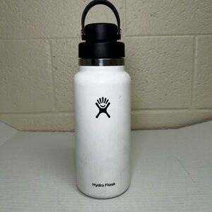 Hydro Flask Classic 32oz White Bottle with Black Wide Mouth Screw On Lid
